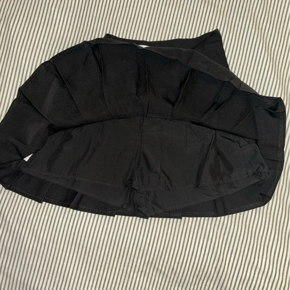OAK + FORT Black Pleated Mini Skirt - Picture 6 of 7